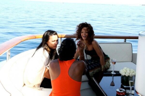 Рианна поделилась своим летом