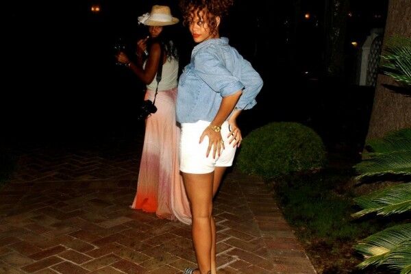 Рианна поделилась своим летом