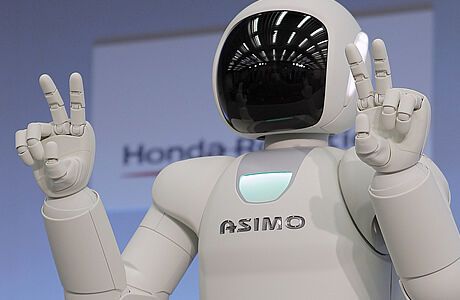 Знаменитый робот-гуманоид научился открывать пиво. Видео 