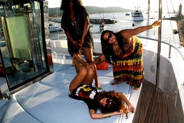 Рианна поделилась своим летом