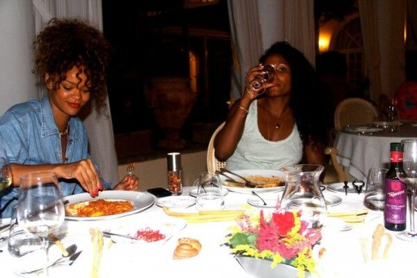 Рианна поделилась своим летом