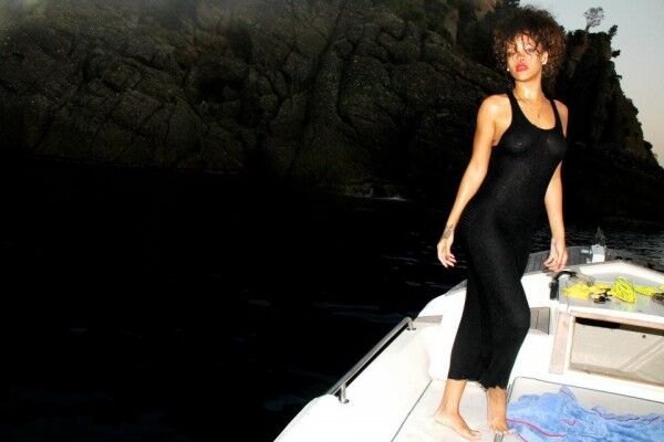 Рианна поделилась своим летом