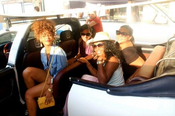 Рианна поделилась своим летом