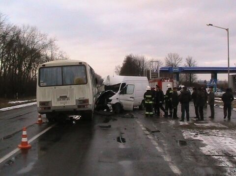 Хмельниччина. Шкільний автобус з дітьми потрапив в аварію. Фото