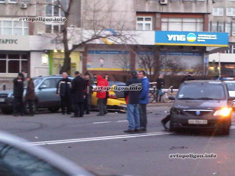 ДТП в Киеве: автобильярд на Левобережной. Фото, видео  