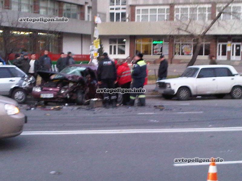 ДТП в Киеве: автобильярд на Левобережной. Фото, видео  