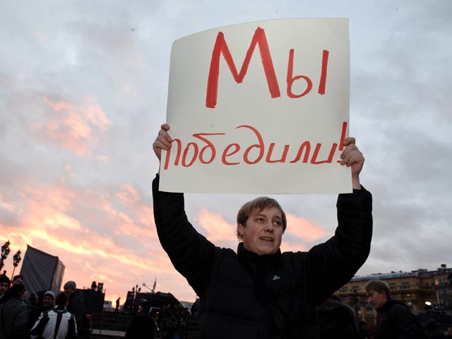 "Единая Россия" согнала на митинг таджикских дворников и пенсионеров. Фото