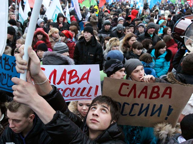 "Єдина Росія" зігнала на мітинг таджицьких двірників і пенсіонерів. Фото