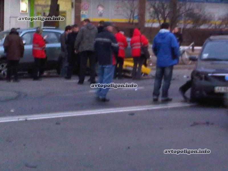 ДТП в Киеве: автобильярд на Левобережной. Фото, видео  