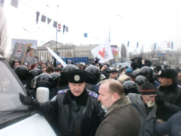 Між міліцією і прихильниками Тимошенко сталася сутичка. Додано фото