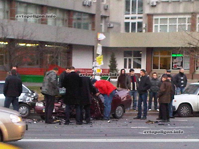 ДТП в Киеве: автобильярд на Левобережной. Фото, видео  