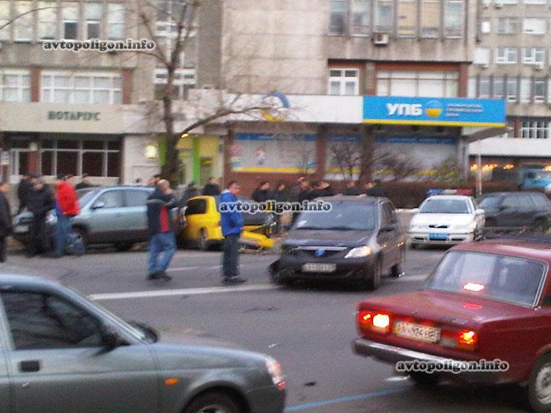 ДТП в Киеве: автобильярд на Левобережной. Фото, видео  