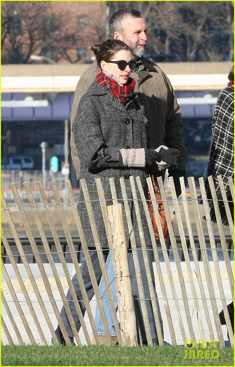 Хэтэуэй навестила родителей 