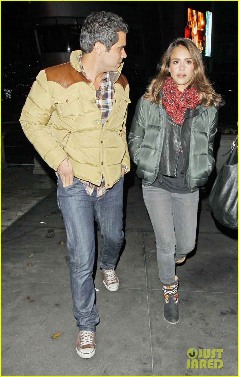 Альба и Уоррен решили прогуляться