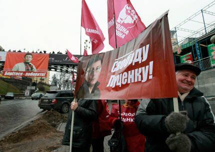 Луценко на день рождения подарили баннер с его портретом