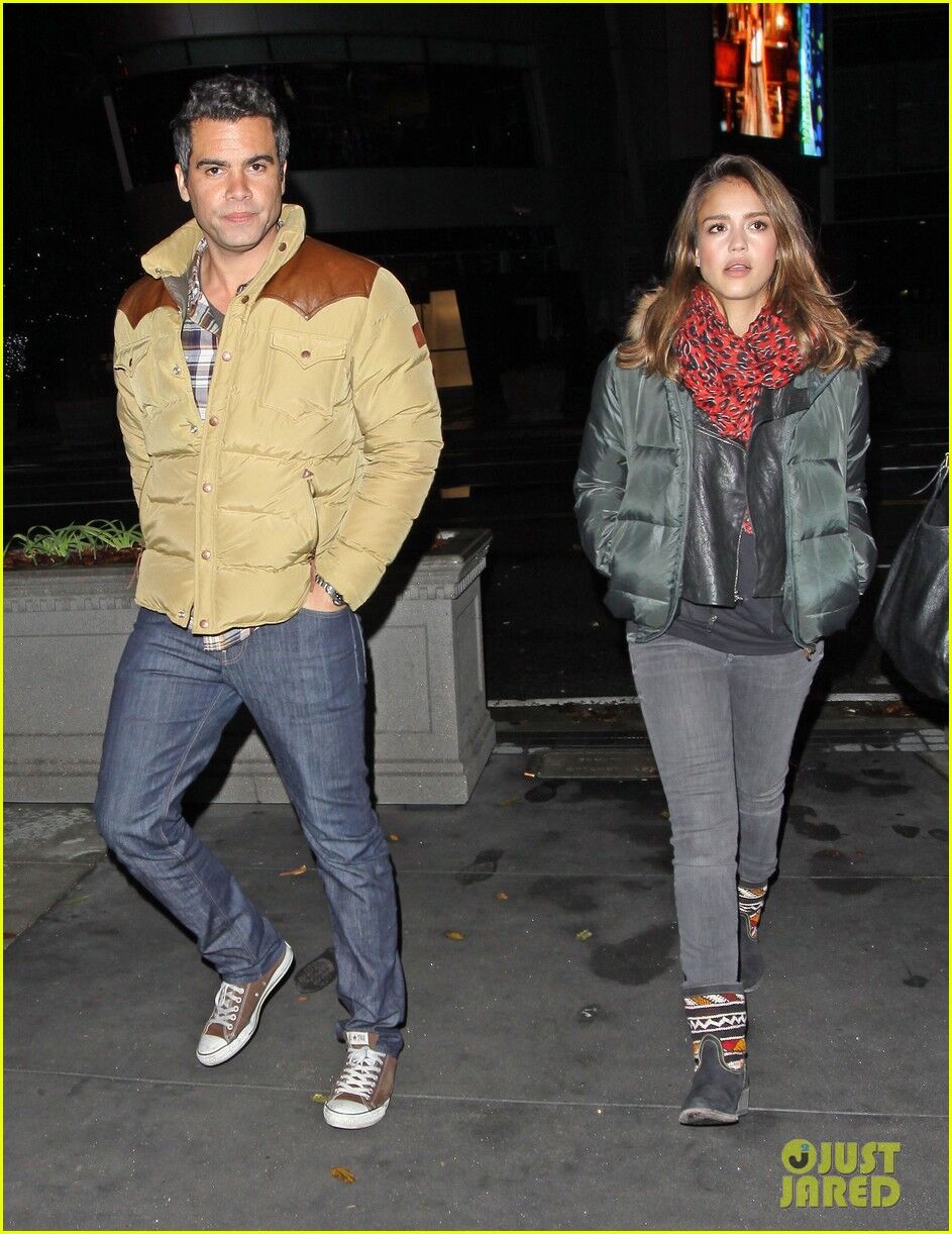 Альба и Уоррен решили прогуляться