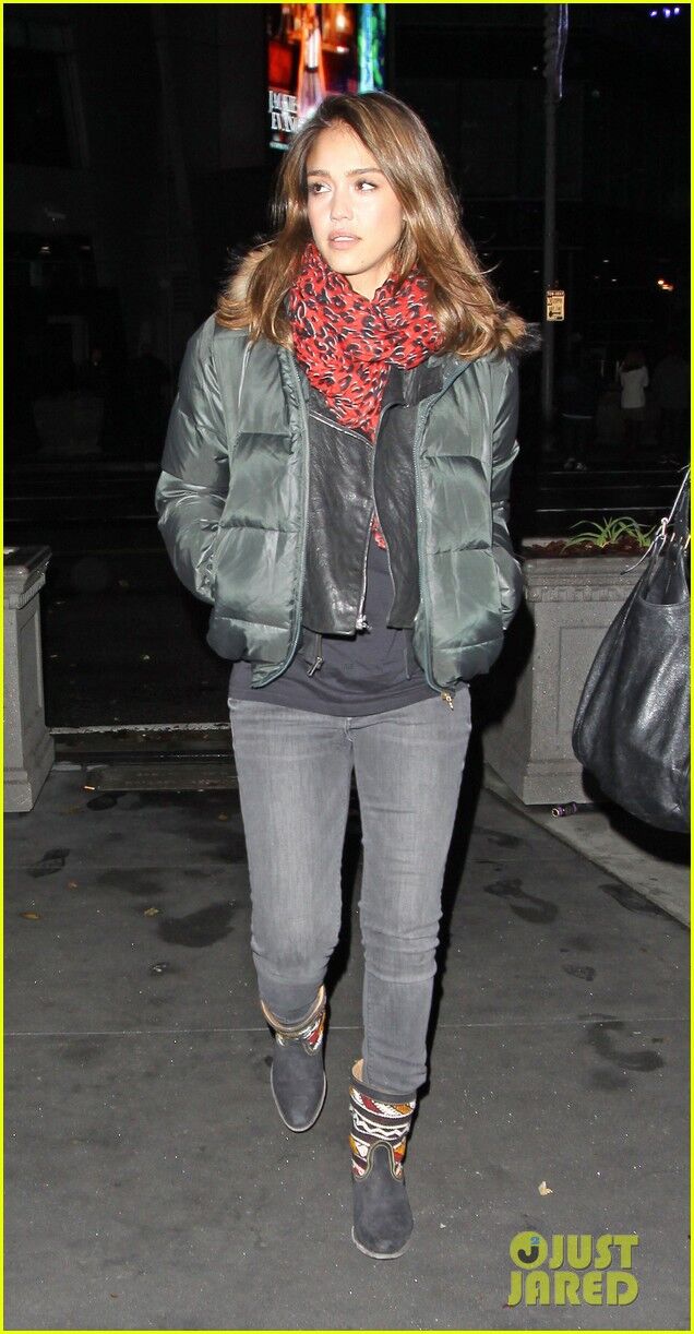 Альба и Уоррен решили прогуляться