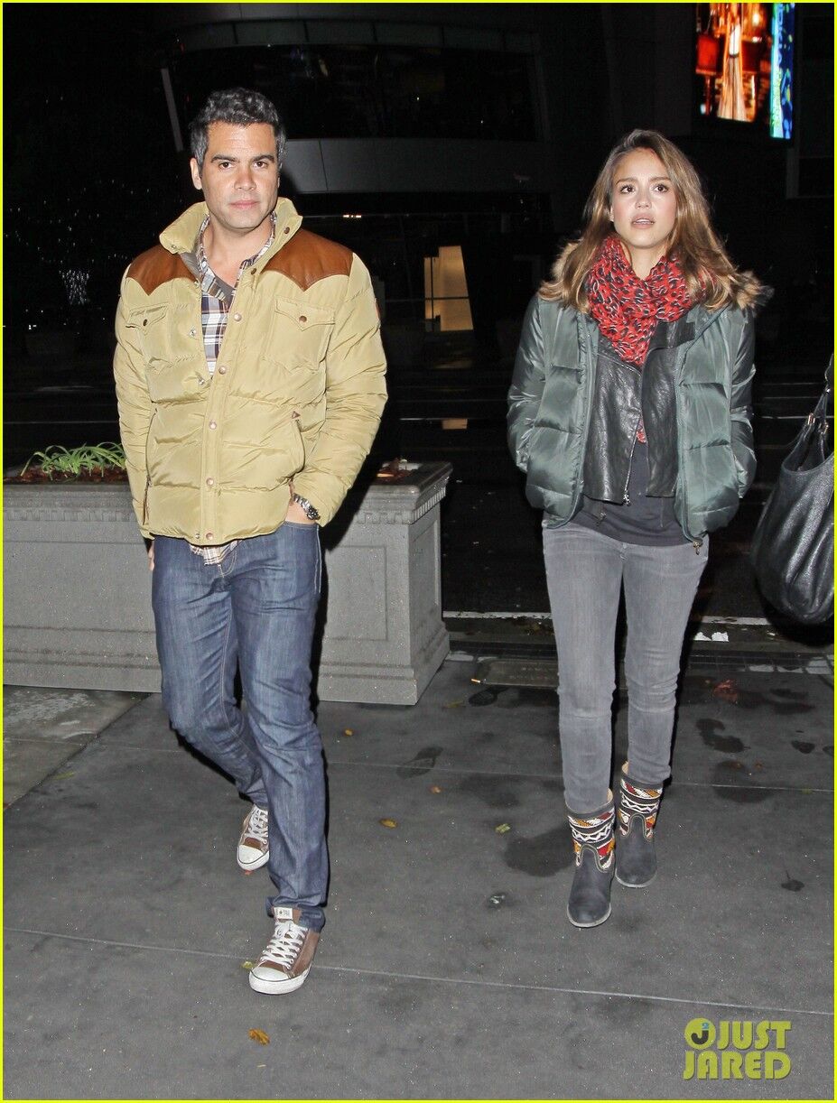 Альба и Уоррен решили прогуляться