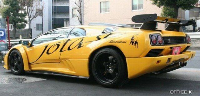 В коллекции японца нашлось 140 крутых автомобилей. Фото  