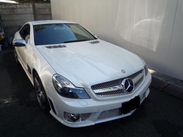 В коллекции японца нашлось 140 крутых автомобилей. Фото  