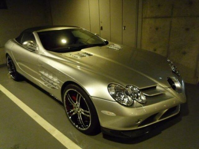 В коллекции японца нашлось 140 крутых автомобилей. Фото  