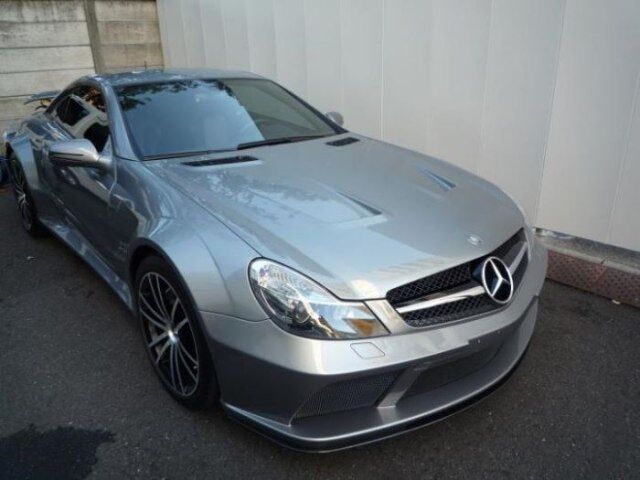 В коллекции японца нашлось 140 крутых автомобилей. Фото  