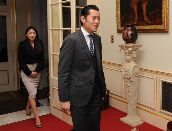 Новая икона монаршего стиля - королева Бутана. Фото