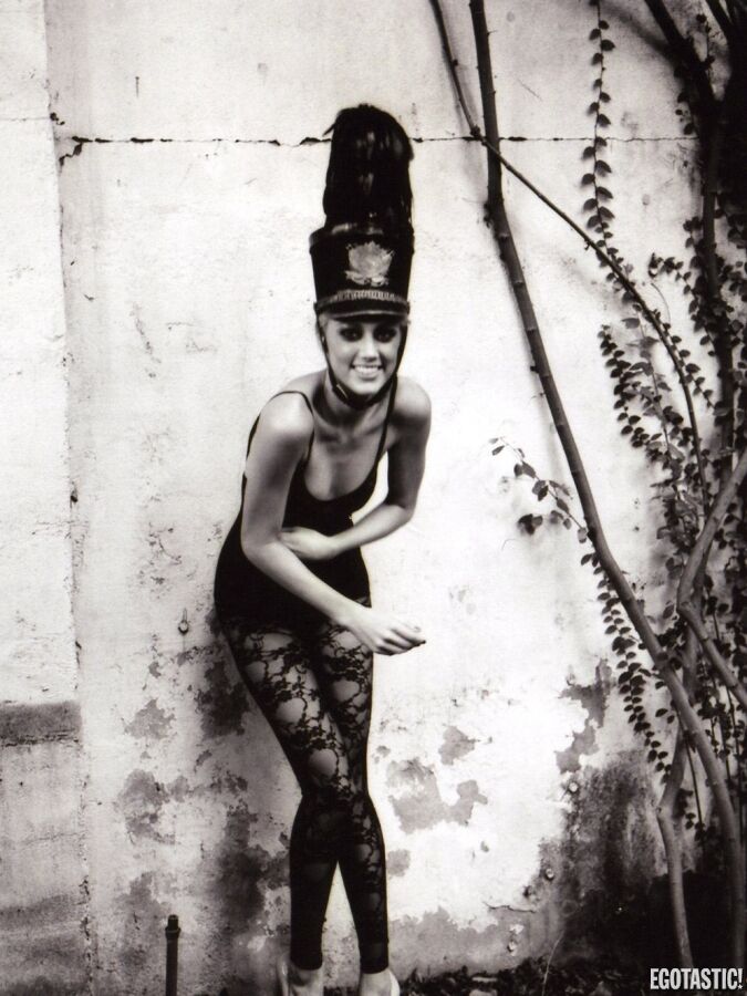 Эмбер Херд топлесс: черно-белый авангард