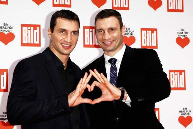 Братья Кличко и Уиттсток посетили A Heart for Children 