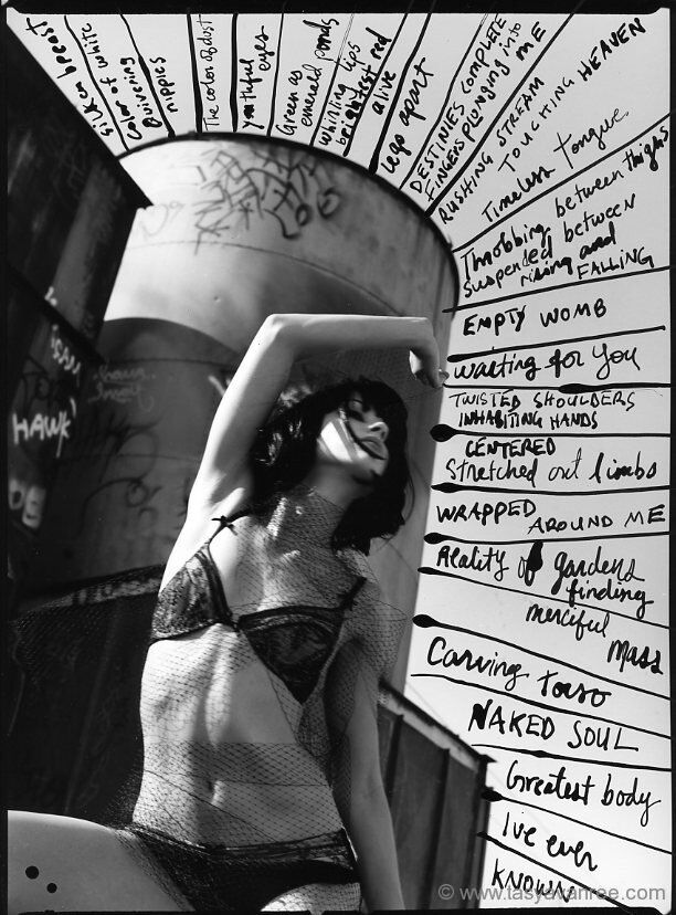 Эмбер Херд топлесс: черно-белый авангард