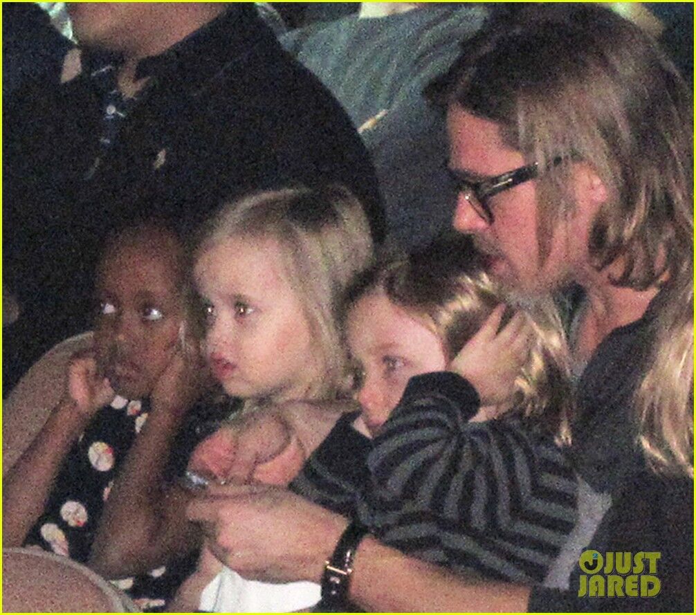 Семейство Джоли-Питтов отправилось в Цирк Солнца