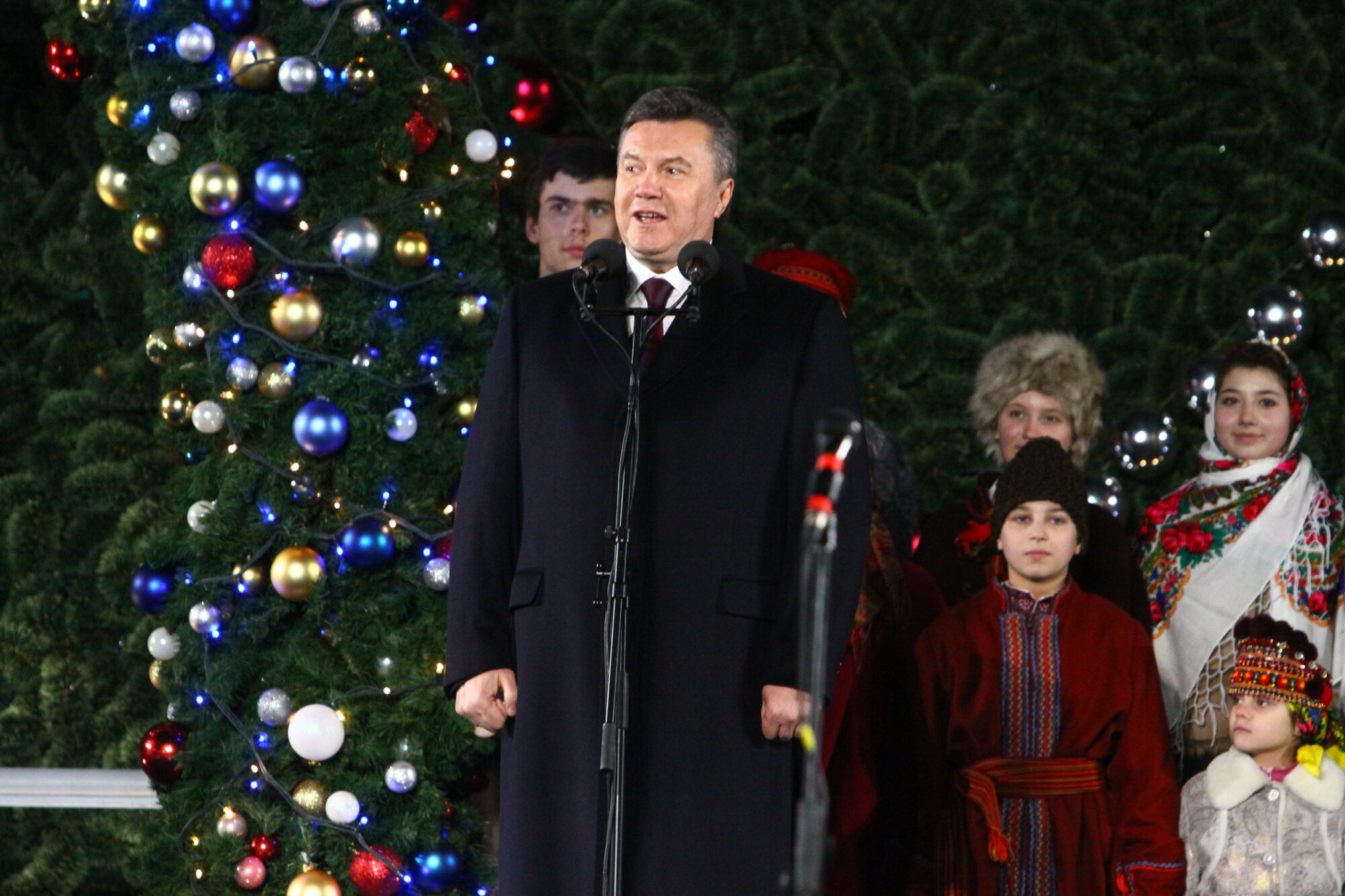 В столице засияла главная елка страны