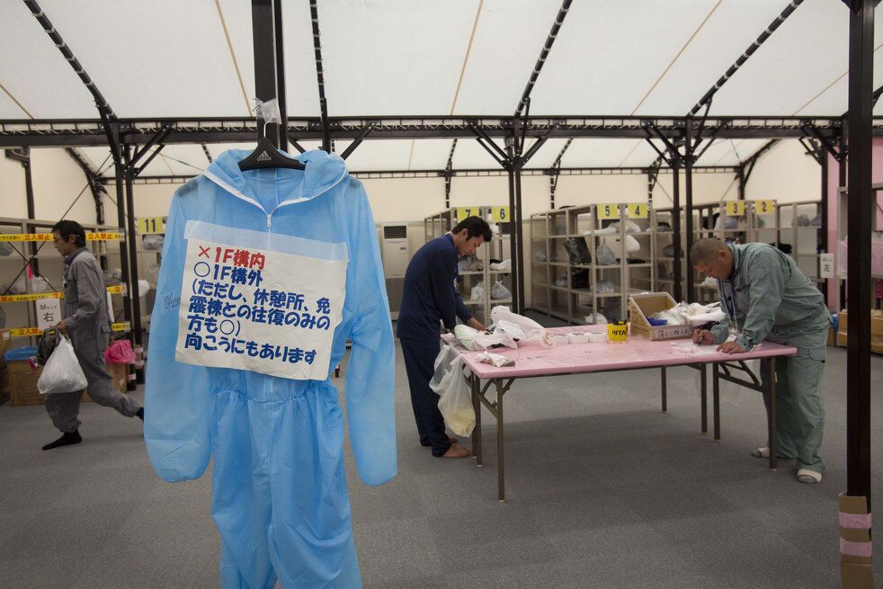 АЭС «Фукусима-1» через 8 месяцев после цунами