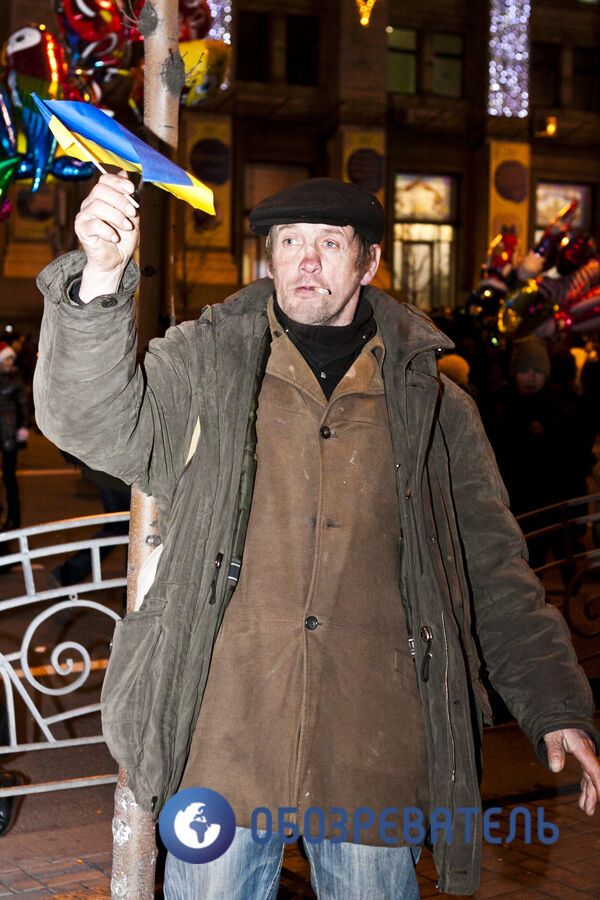 Как в Киеве главную елку открывали. Фото