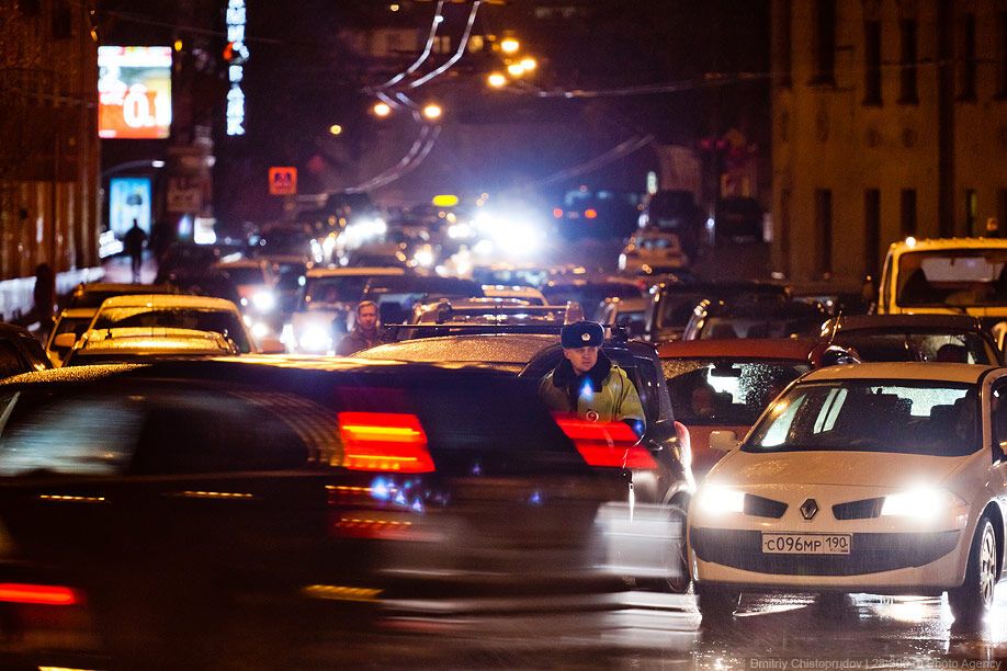 Невероятно красивые и длинные пробки в Москве. Фото 