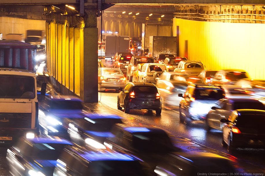 Невероятно красивые и длинные пробки в Москве. Фото 
