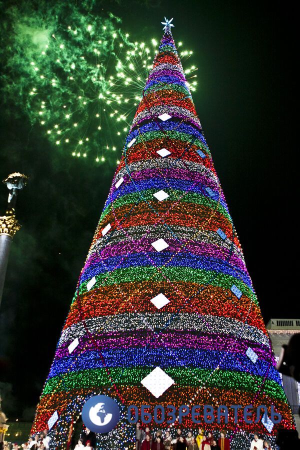 Как в Киеве главную елку открывали. Фото