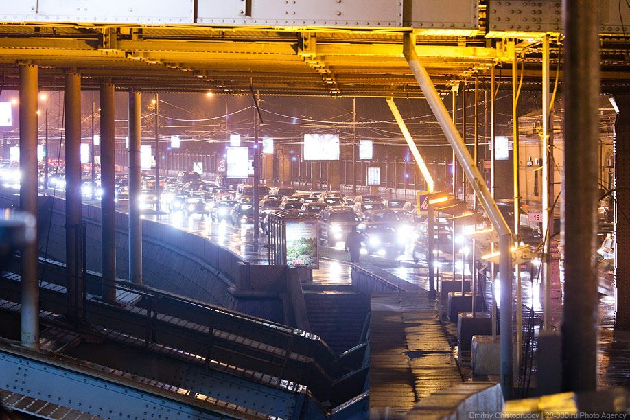 Невероятно красивые и длинные пробки в Москве. Фото 