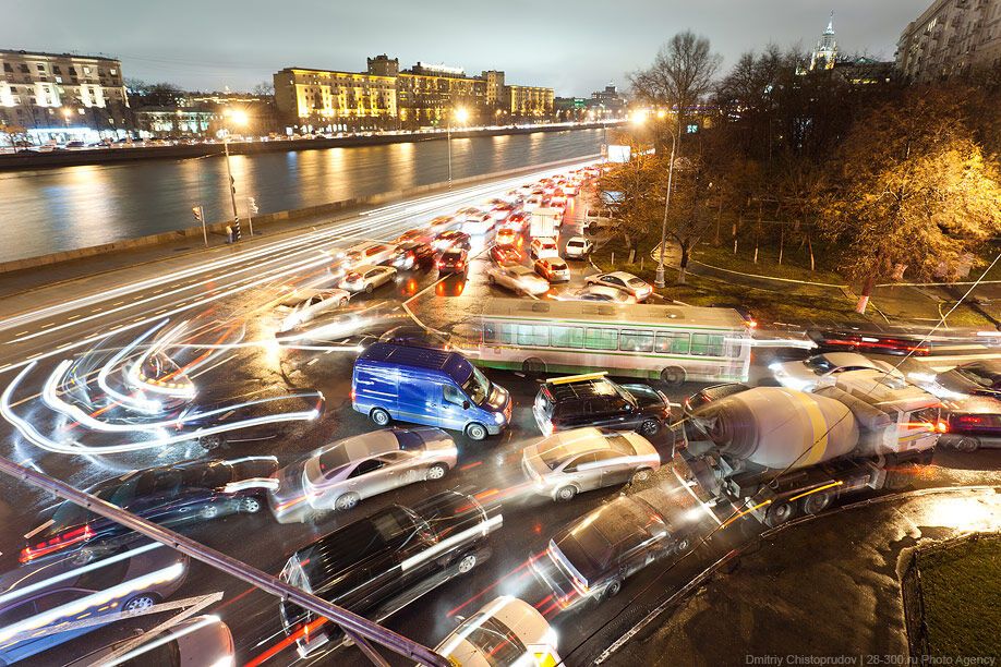 Невероятно красивые и длинные пробки в Москве. Фото 