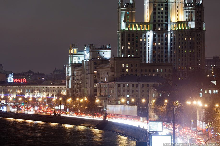 Невероятно красивые и длинные пробки в Москве. Фото 