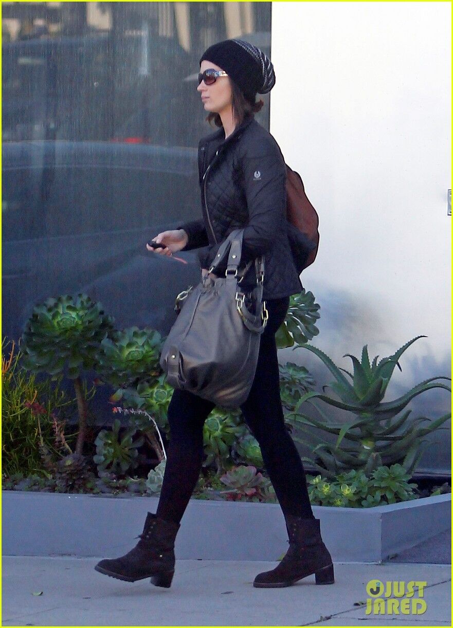 Блант не тратит время даром