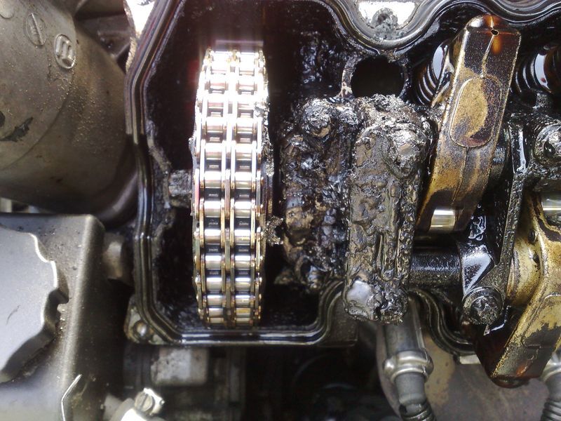 Что  моторное масло делает с двигателями машины. Фото 