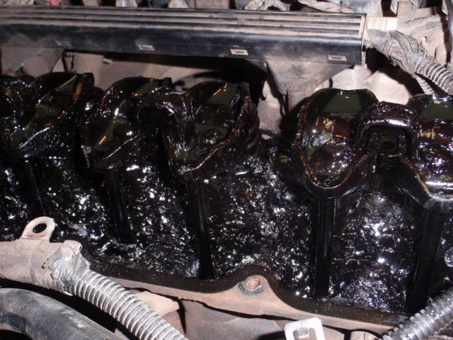 Что  моторное масло делает с двигателями машины. Фото 