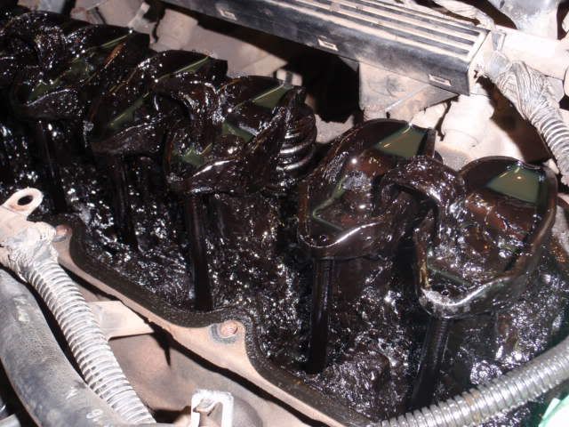 Что  моторное масло делает с двигателями машины. Фото 