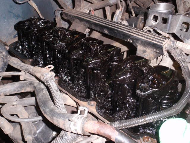 Что  моторное масло делает с двигателями машины. Фото 