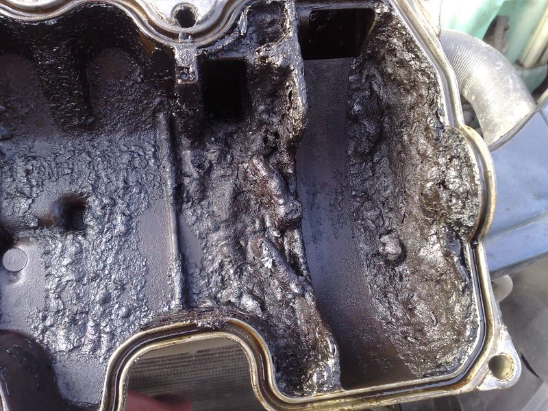 Что  моторное масло делает с двигателями машины. Фото 