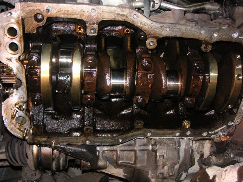 Что  моторное масло делает с двигателями машины. Фото 