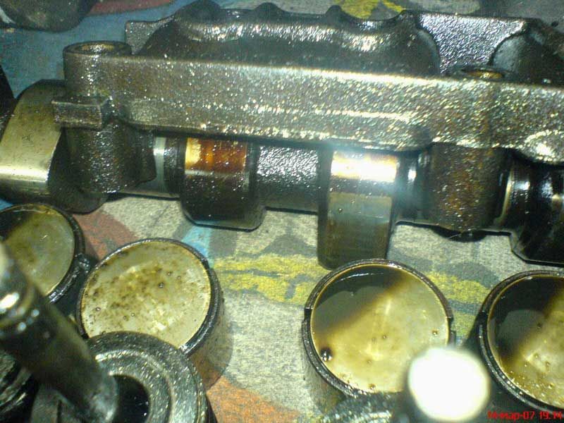 Что  моторное масло делает с двигателями машины. Фото 