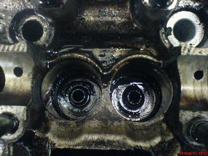 Что  моторное масло делает с двигателями машины. Фото 