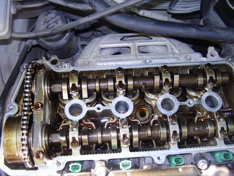 Что  моторное масло делает с двигателями машины. Фото 